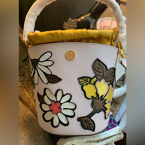 SOLD⛔️Authentic TORY BURCH Leather flower appliqués drawstring optional Crosb - Picture 5 of 15